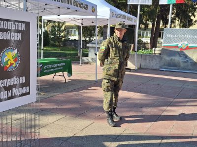 Фотографската изложба „В служба на народ и Родина“ ще бъде представена в 14 града по повод празника на Сухопътните войски 19 ноември