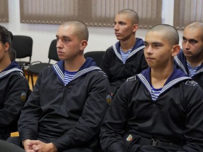 Обучение за първа долекарска помощ на първокурсници от ВВМУ