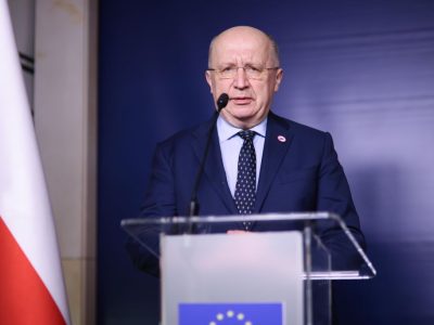 ЕС и Киев трябва да обмислят разработването на собствена, независима стратегия за постигане на мир в Украйна, заяви европейският комисар по отбраната