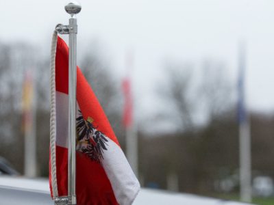 Австрия експулсира четирима руски дипломати "за дейности, несъвместими с дипломатическия им статут""Леонардо" М-346ФА в сътрудничество с Италия