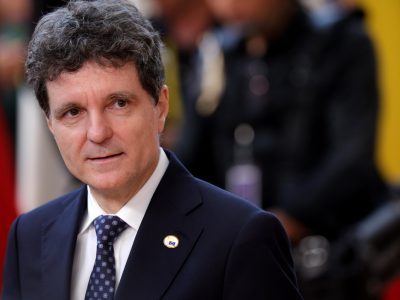 Ще настоявам за въвеждане в експлоатация на съвместния с България Център за морска сигурност в Черно море, каза в Брюксел Никушор Дан