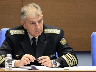 Правителството предлага адмирал Емил Ефтимов да бъде освободен от длъжността „Началник на отбраната“ и от военна служба