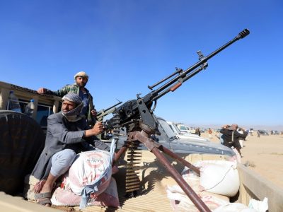 Хусите са поразили щаб на водената от Саудитска Арабия коалиция по време на атаката си в Аден, съобщи Франс прес