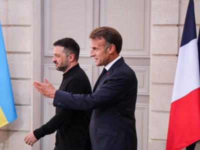 От ключово значение е Украйна да разполага със средства да се отбранява, заяви френският президент Макрон