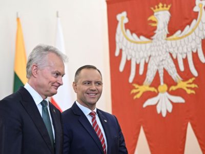 Укрепването на източния фланг на НАТО трябва да бъде приоритет за Полша и Литва, каза полският президент на литовския си колега