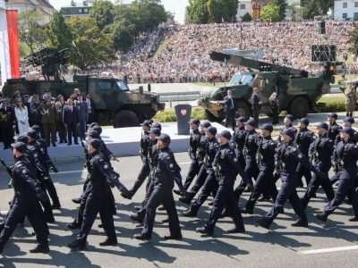 Полша ще похарчи 228 млн. евро за нови камуфлажни униформи за въоръжените сили