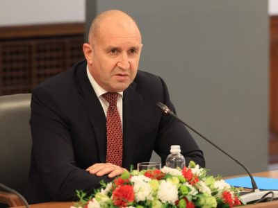 Премиерът Румен Радев проведе телефонен разговор с румънския си колега Илие Боложан