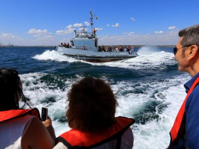 Спасени са петима моряци от запалилия се днес край бреговете на Румъния кораб "Wine Trader"; седем се издирват