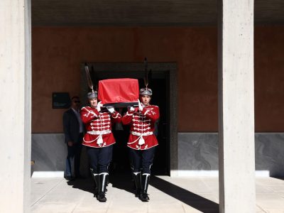 Тленните останки на цар Самуил потеглиха към България