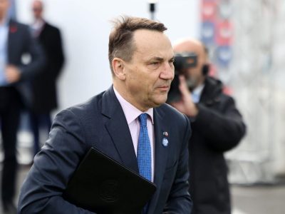 Полският външен министър Шикорски призова за бързо прекратяване на огъня в Черно море, което да позволи безопасното преминаване на корабите