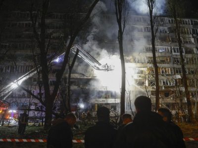 Най-малко шест са вече жертвите в Украйна на руските атаки тази нощ, информираха местните власти; Москва обяви масиран удар