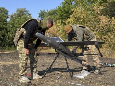 Украински дронове са поразили нефтохимически завод и логистичен център в руския град Омск, съобщават украински и руски източници