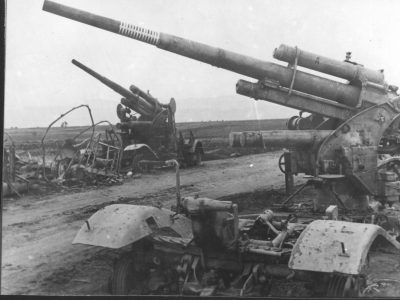 Разгромена немска колона от български танкове край Ниш, октомври 1944
